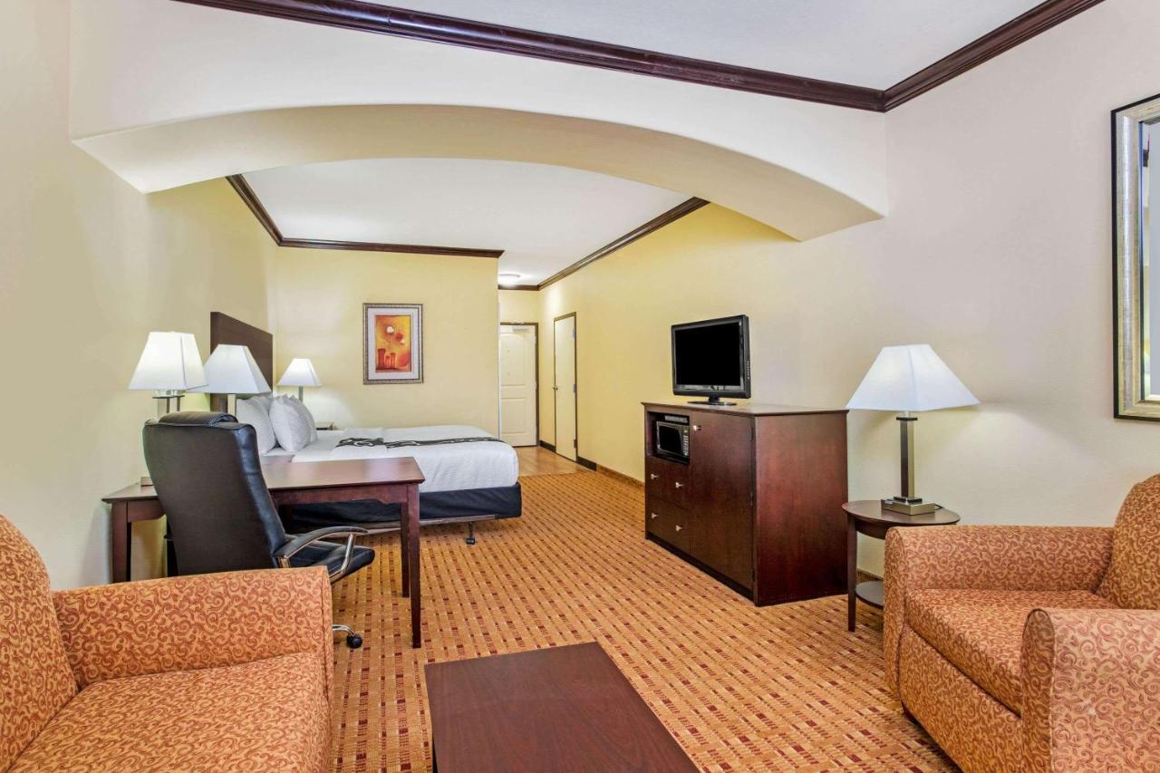 La Quinta By Wyndham Ennis Hotel Bagian luar foto