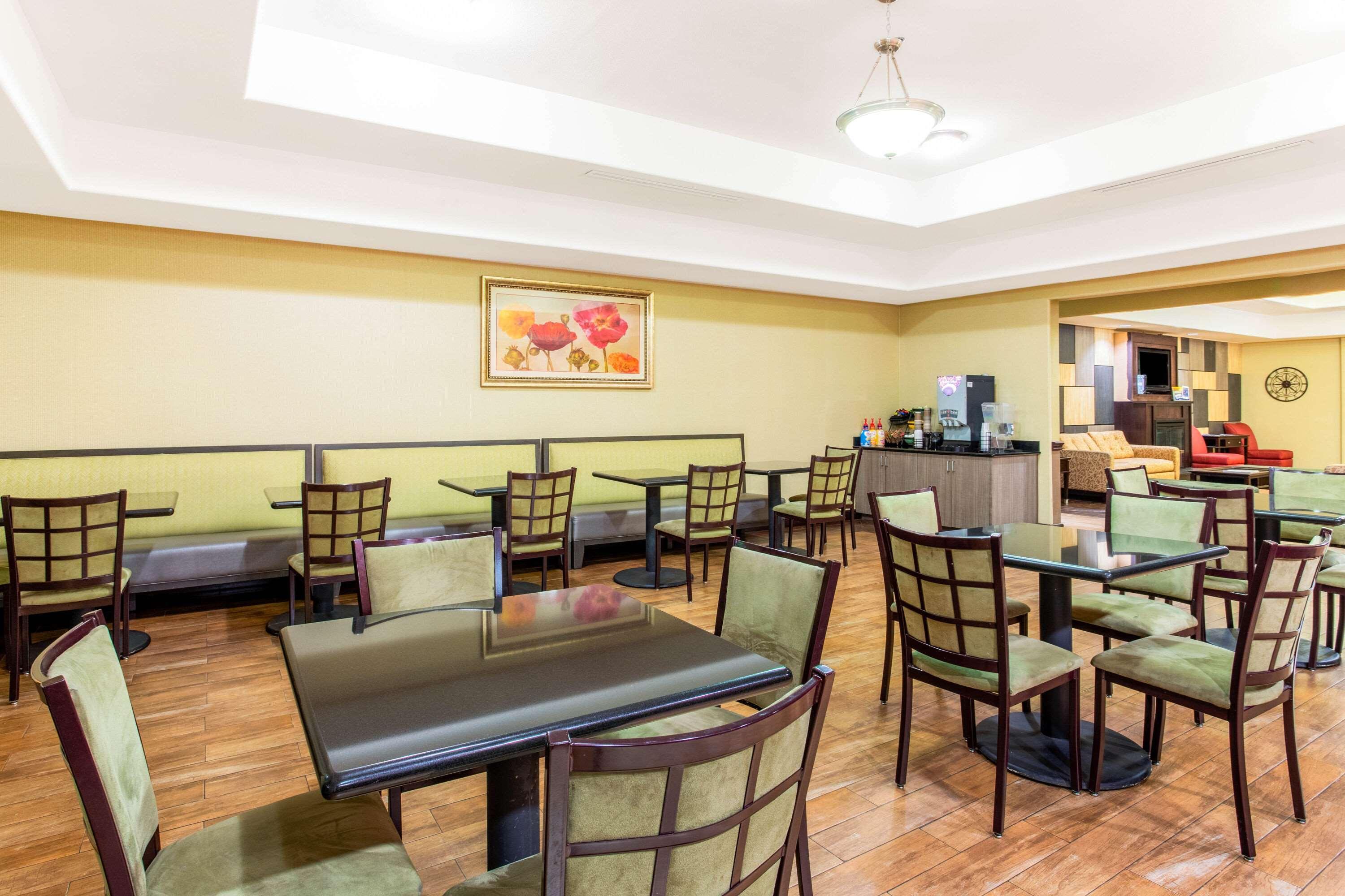La Quinta By Wyndham Ennis Hotel Bagian luar foto