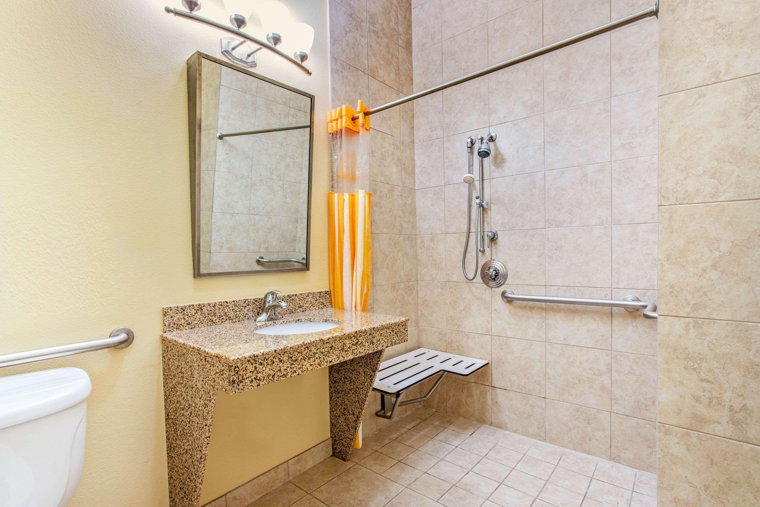 La Quinta By Wyndham Ennis Hotel Bagian luar foto